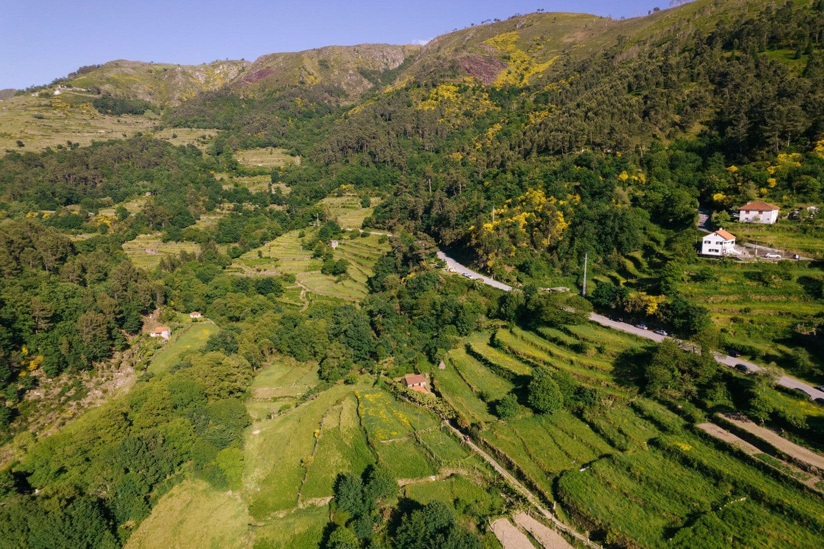 Vista aérea de diversos tipos de terrenos