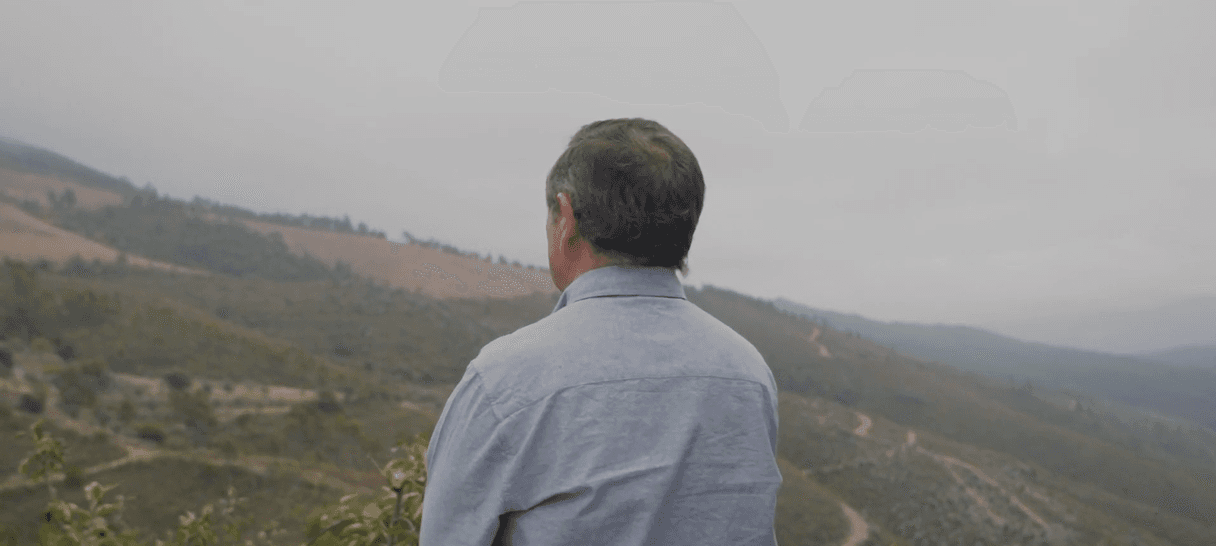 Video senhor com paisagem